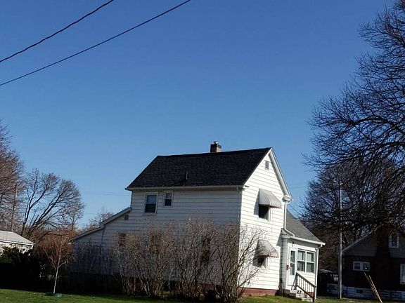 3rd image of 702 Harbor St