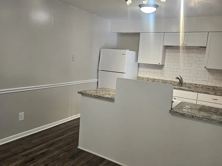 Merriwood Apartments — Photo 14