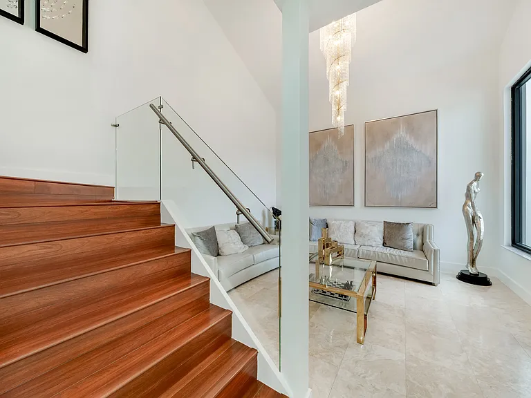 1172 SW 85th Ave — Photo 4