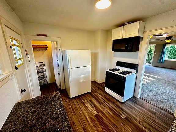 2nd image of 1401 Lakeway Dr Unit A