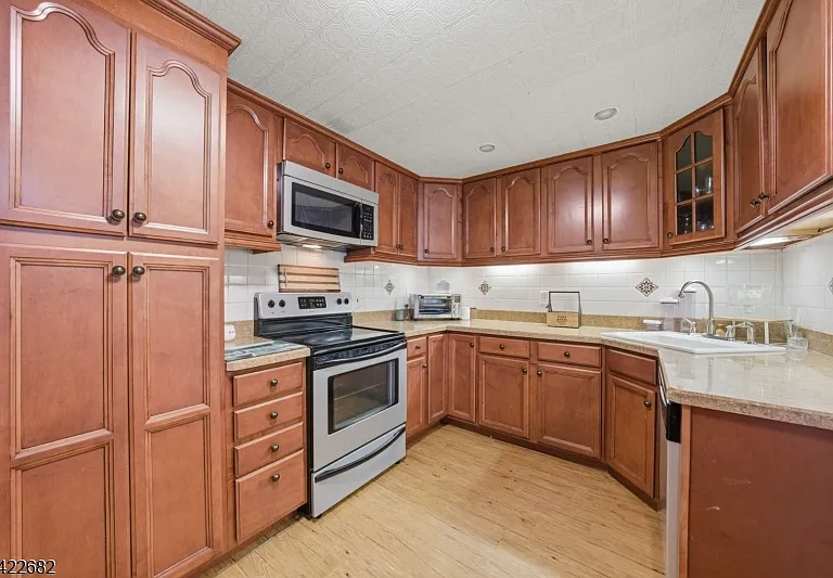 23 Edgemere Ave — Photo 39