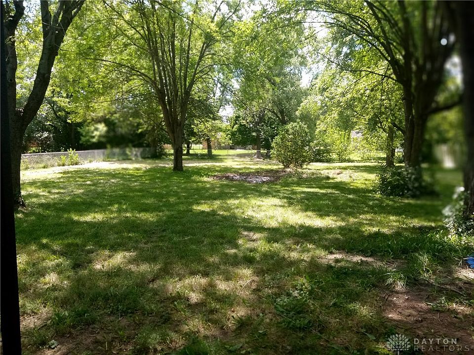 2nd image of 7849 Dubois Rd