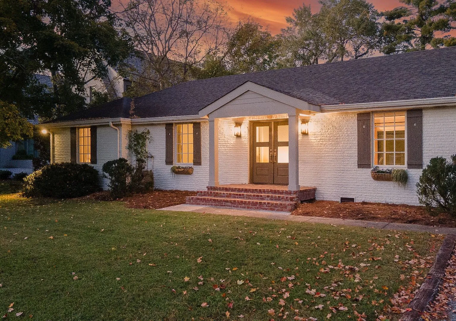 **Adorable Dublex In Belle Meade With Amazing Yard Surrounded By Multi-Million Dollar Homes** — Photo 2