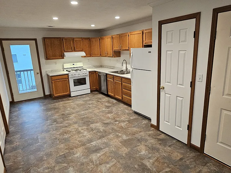 101 E Little St #D — Photo 4