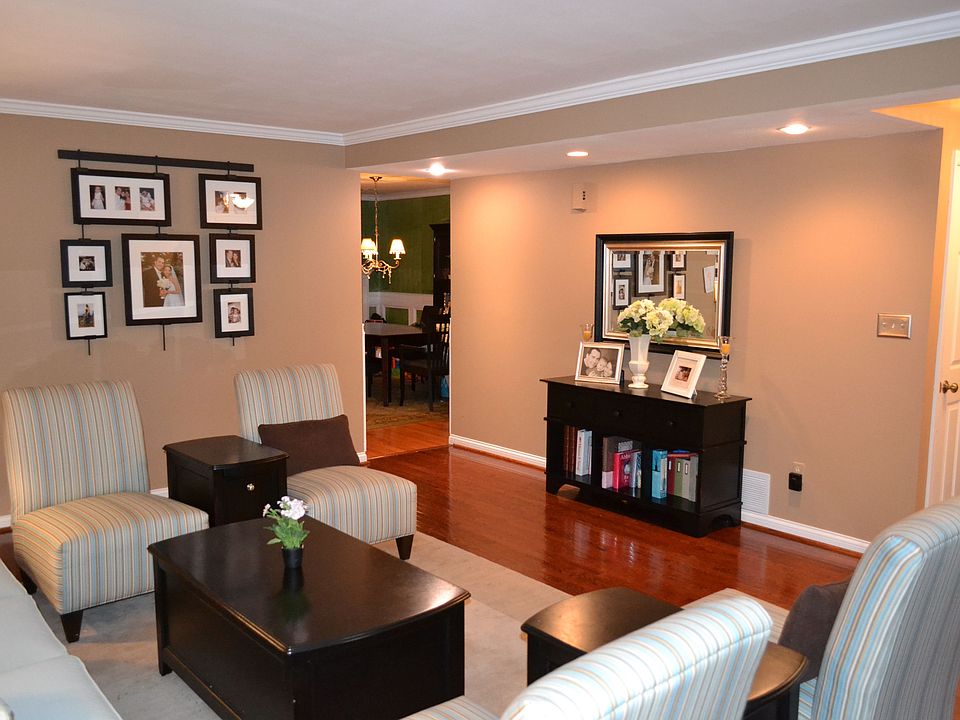 2nd image of 521 Cherry Ridge Ct