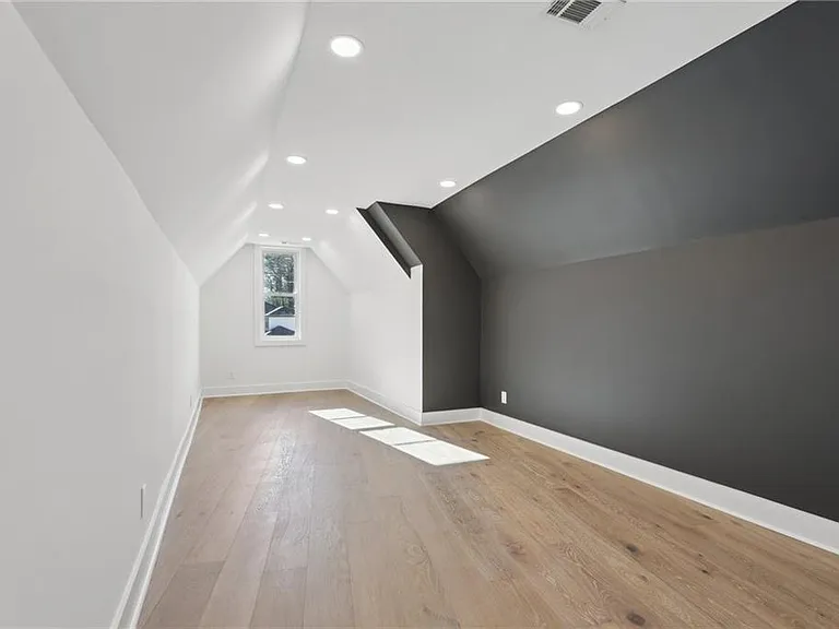 120 Thome Dr — Photo 66
