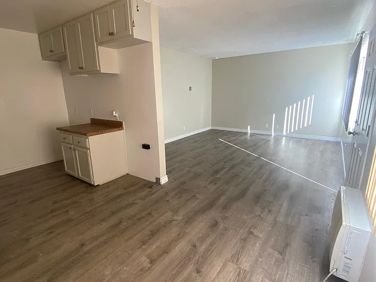 850 N Campus Ave #C — Photo 8