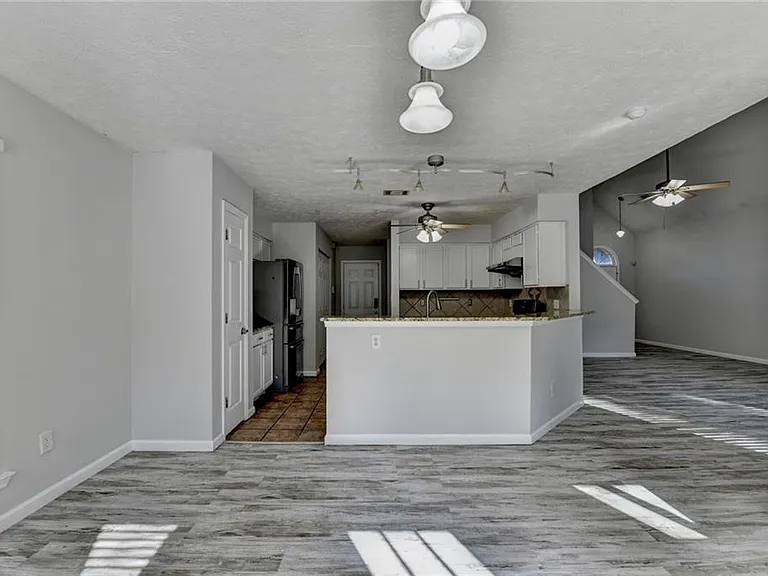 1112 Ashbury Dr — Photo 20