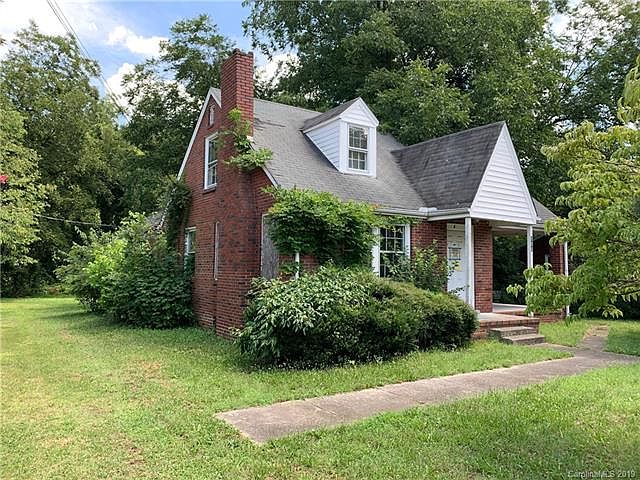 2nd image of 806 Holt Ave