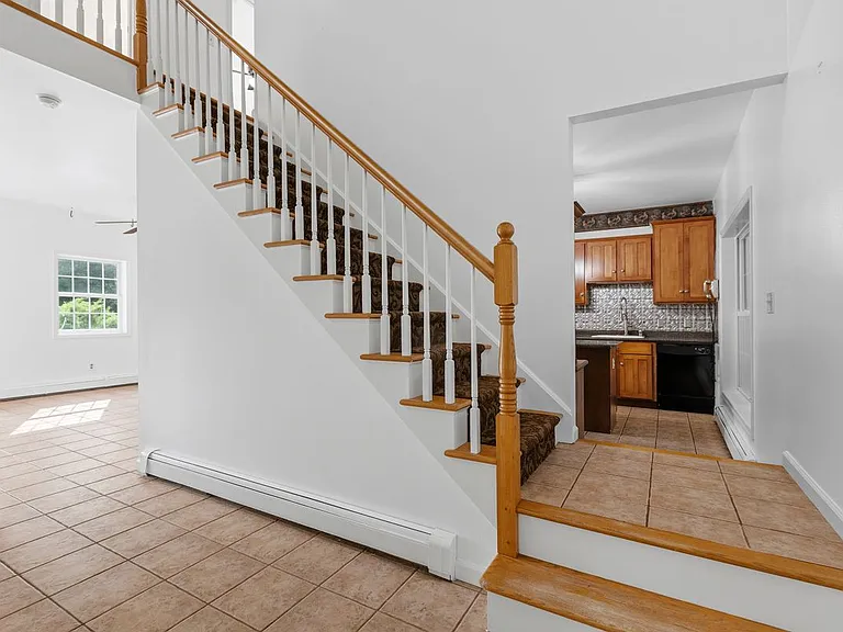 7 Van Keuren Ave — Photo 4