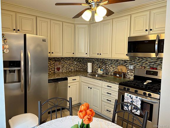 2nd image of 9 Willow Ct #9