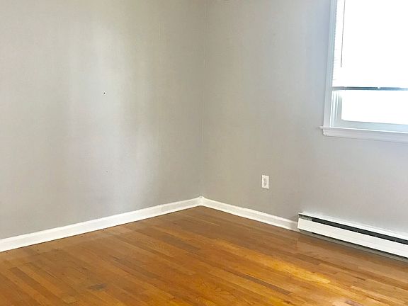 2nd image of 940 W Wythe St