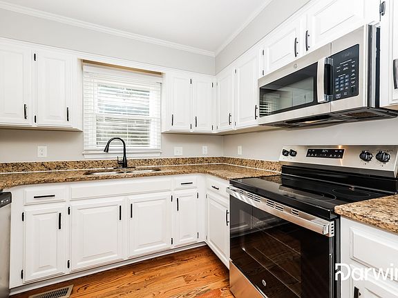 4th image of 2806 Regency Park Dr