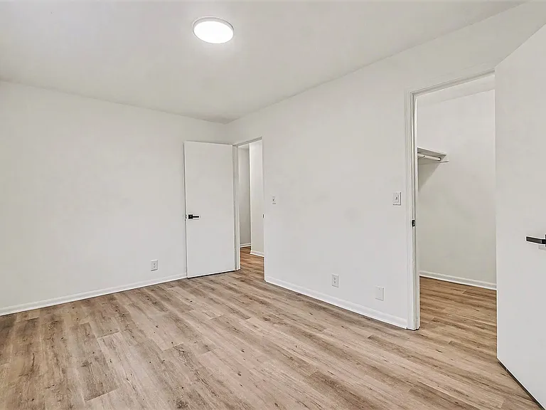1610 E Kansas City — Photo 11