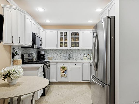 3rd image of 907 Altessa Boulevard