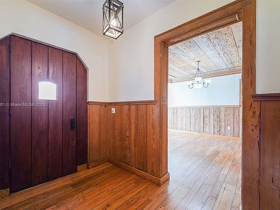 2nd image of 510 W 29th St
