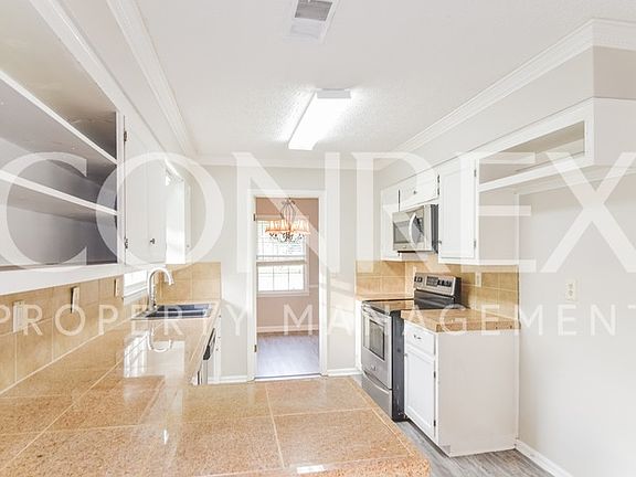 5th image of 2100 E Aberdeen Dr