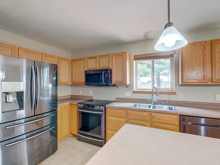 1406 Dewberry Dr — Photo 7