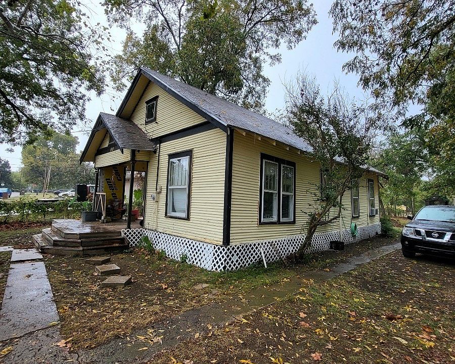 2nd image of 818 S 3rd Ave