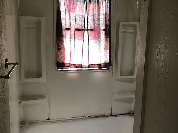 4th image of 926 E 16th Ave