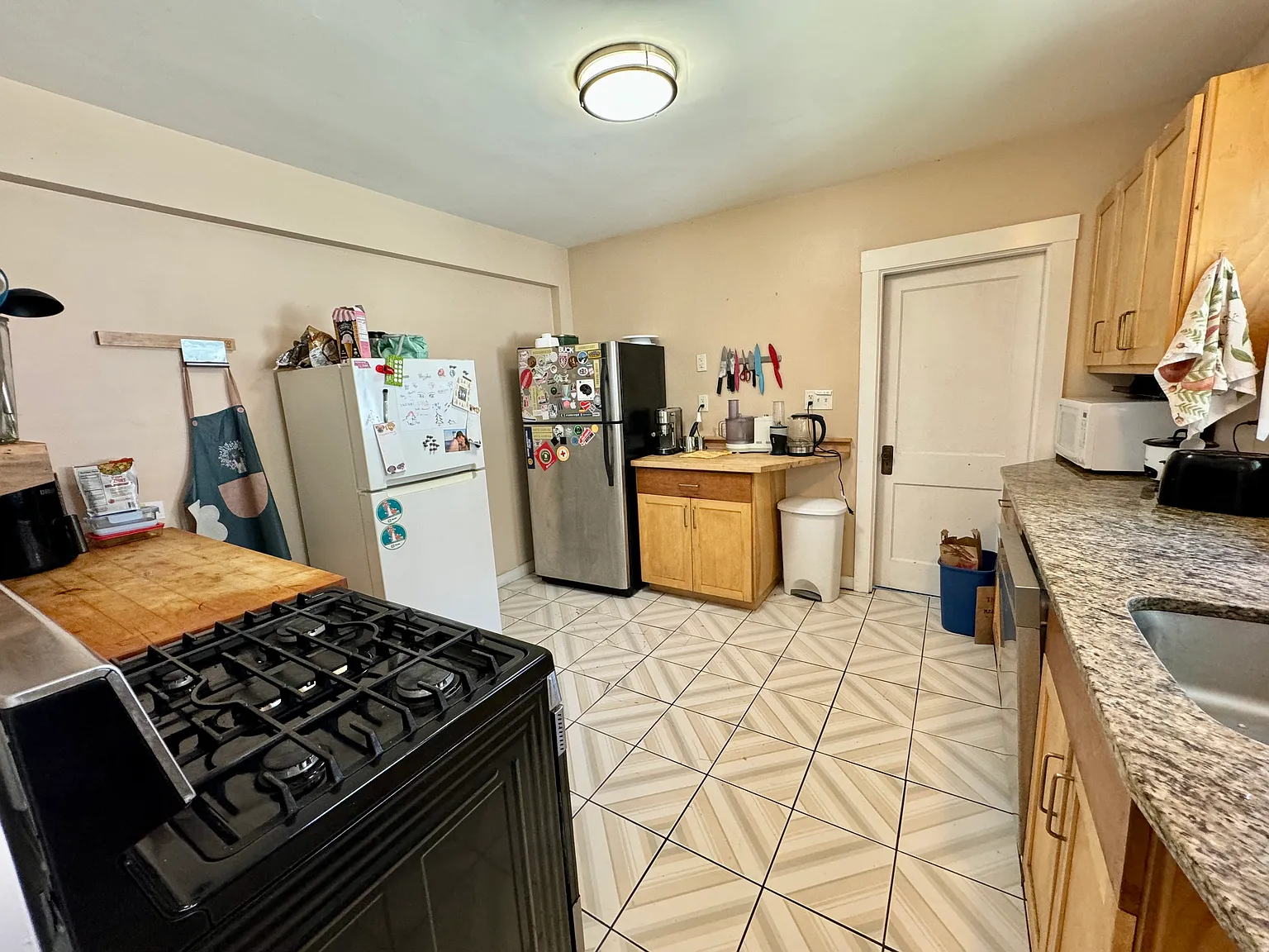 5 bed, 2100 sqft, $4,200 — Photo 2