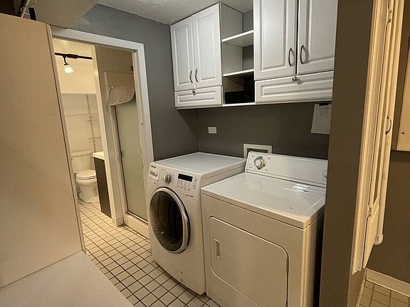 4th image of 5919 N Sutherlin St #B
