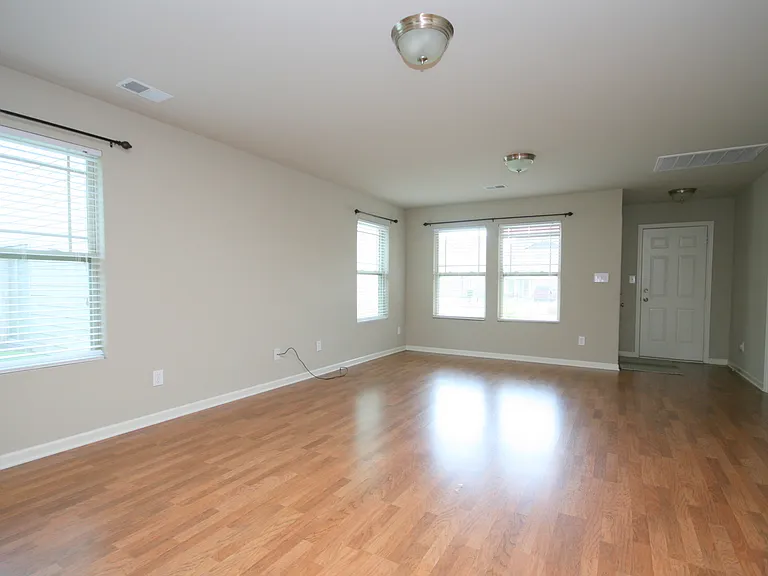 225 Bermuda Lakes Dr — Photo 3