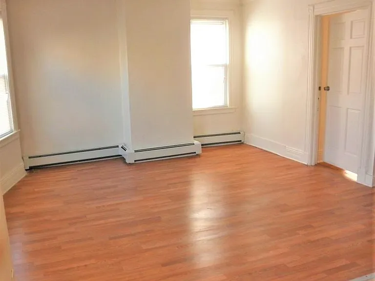 19 Carlton St #2 — Photo 4