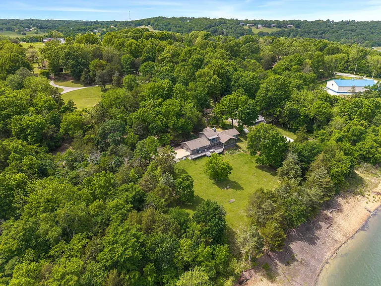 Schoolhouse Dr — Photo 36