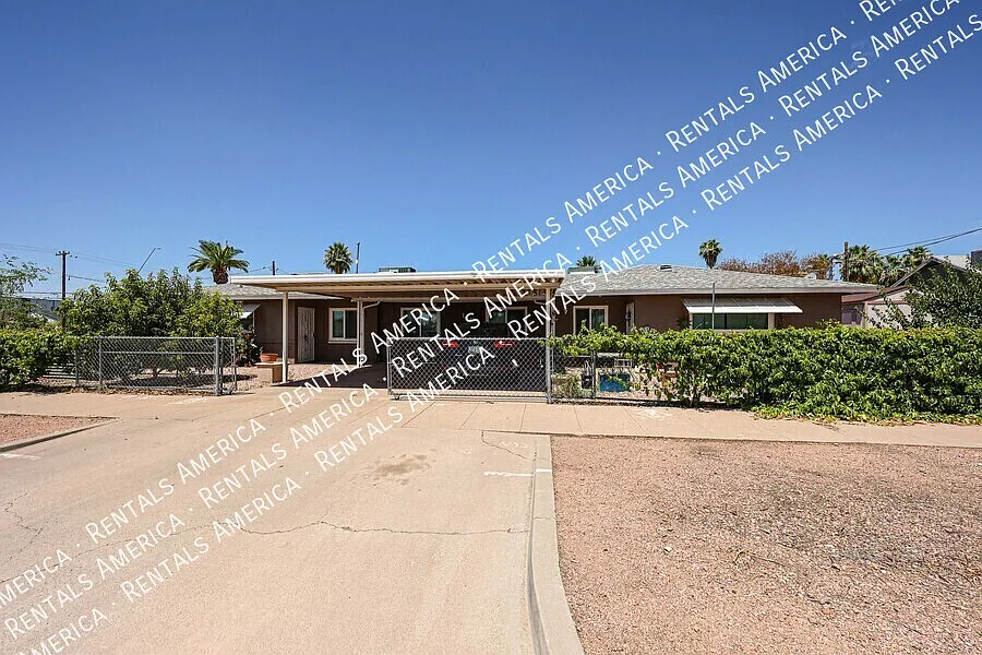 Charming 2 Bedroom Home with Water & Gas Included — Photo 4