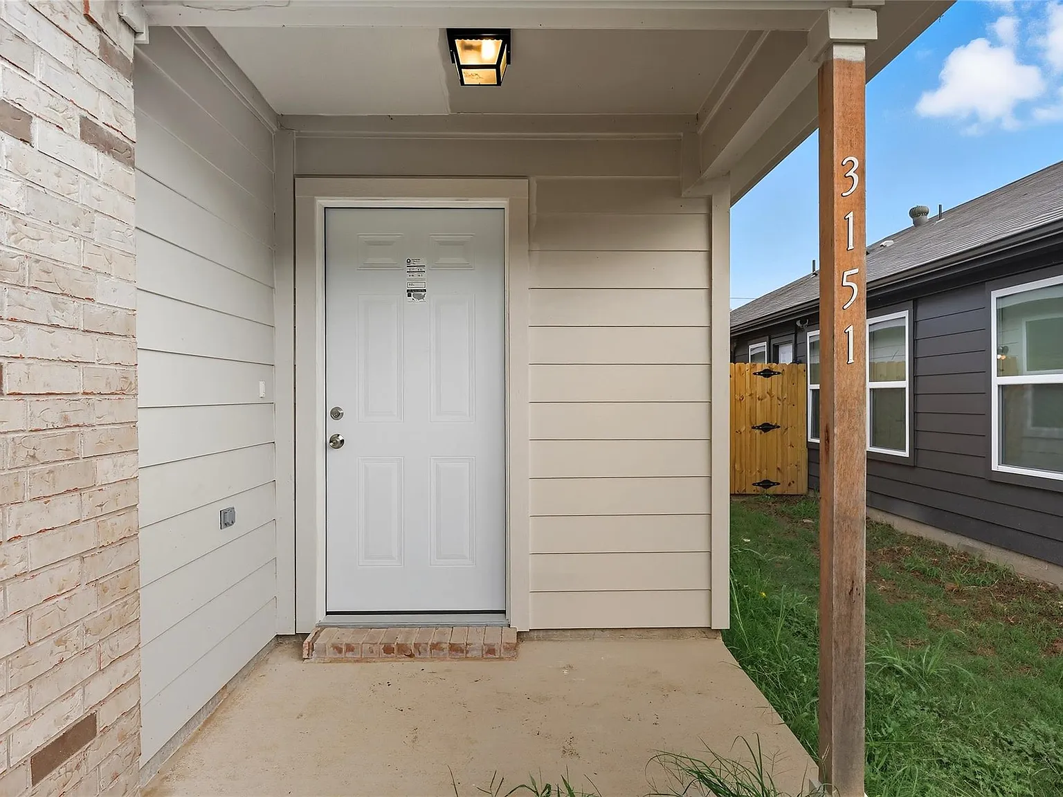 3 bed, 1380 sqft, $2,000 — Photo 2