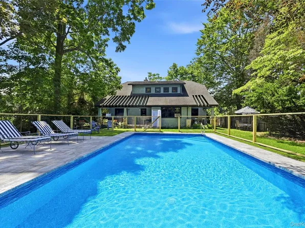 425 Maple Ln, Southold, NY 11971