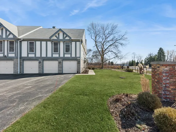 120 W Golf Rd APT A, Libertyville, IL 60048