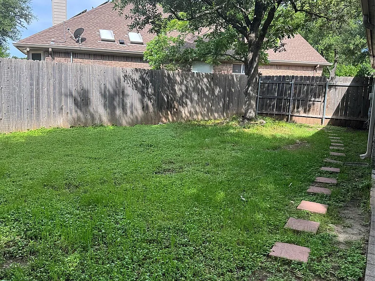 8001 Tallyho Trl — Photo 17
