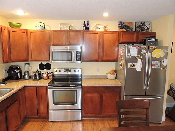 4th image of 1006 Bronson Ave