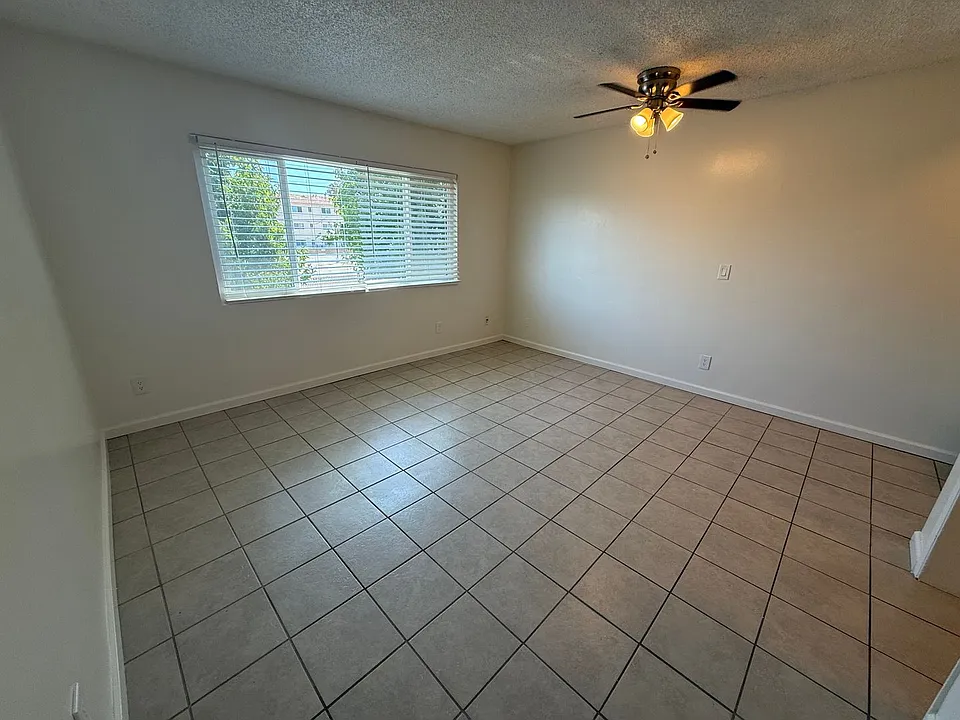 1133 Freeman Ave
