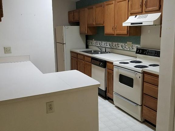 3rd image of 6219 Rosecroft Dr