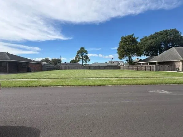 2716 Chalona Dr, Chalmette, LA 70043