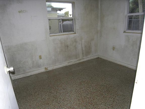 4th image of 4406 35th Ave