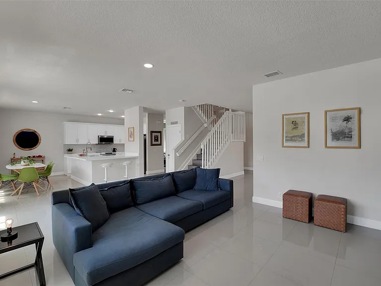 1070 Bluewood Ter — Photo 8