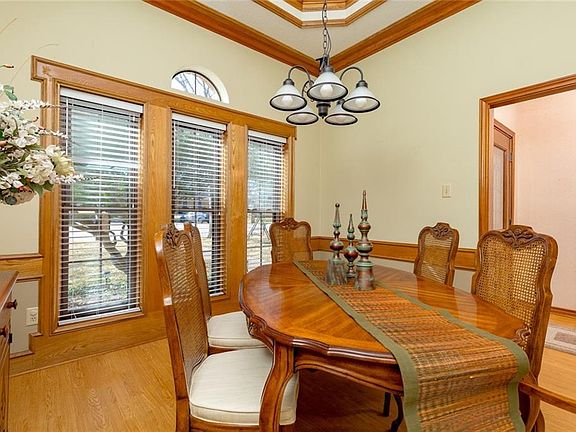5th image of 547 Indian Creek Dr