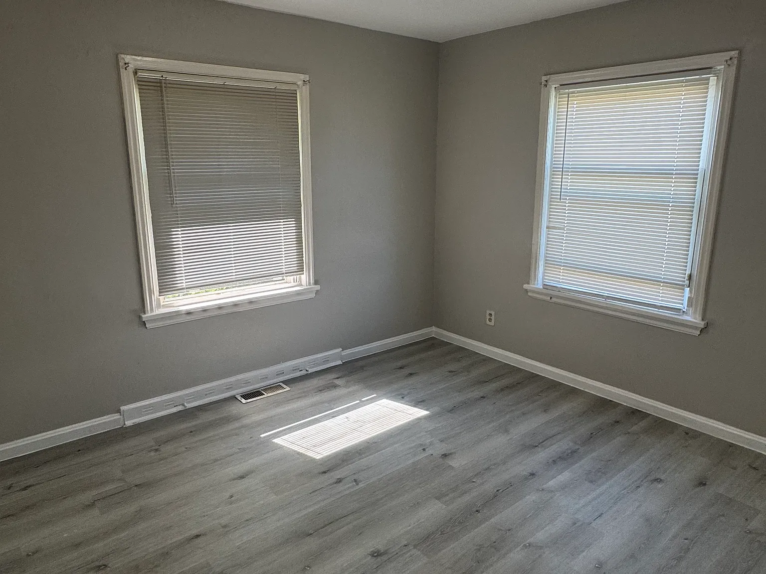 3 bed, 890 sqft, $1,495 — Photo 4