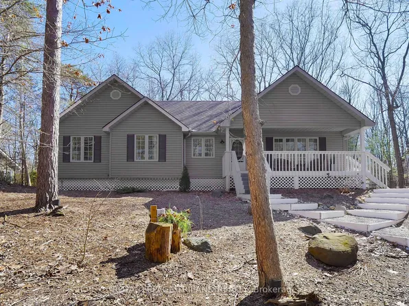9945 Riverview Rd, Lambton Shores, ON N0M 1T0