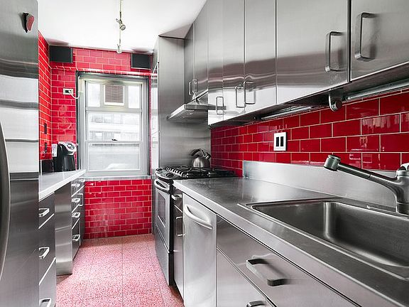 3rd image of 70 E 10th St APT 6D