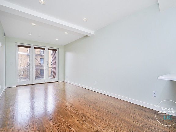 4th image of 2704 Hoyt Ave S APT 3C
