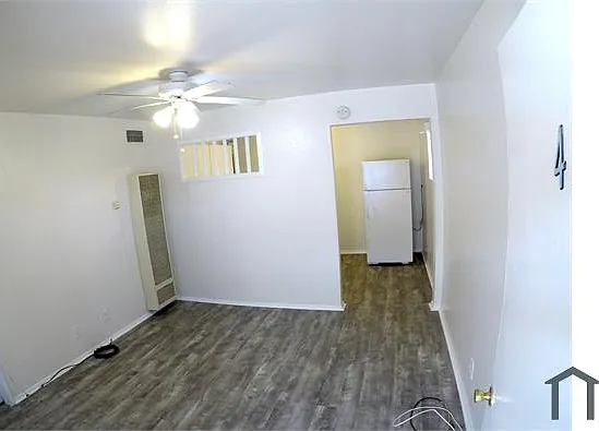 1 bed, 367 sqft, $995 — Photo 3