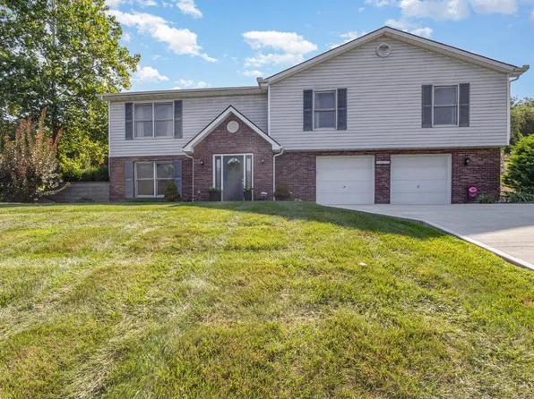 18632 Whispering Woods Dr, Lawrenceburg, IN 47025