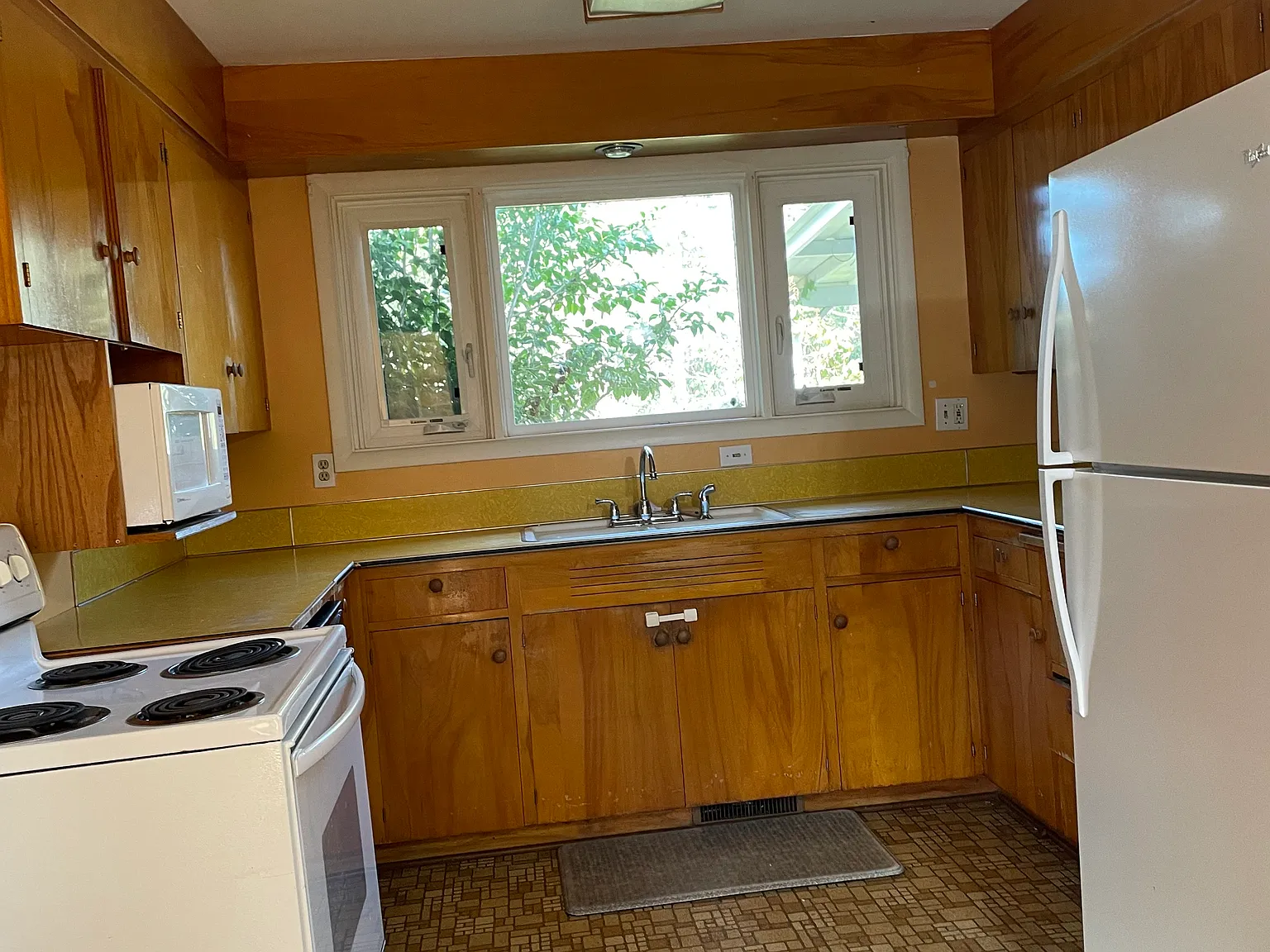 E 34th Place, Eugene — Photo 4