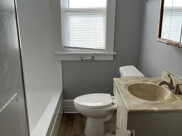 2500 Kingman Blvd — Photo 4