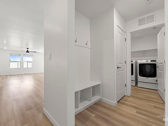 4th image of 836 Knowledge St
